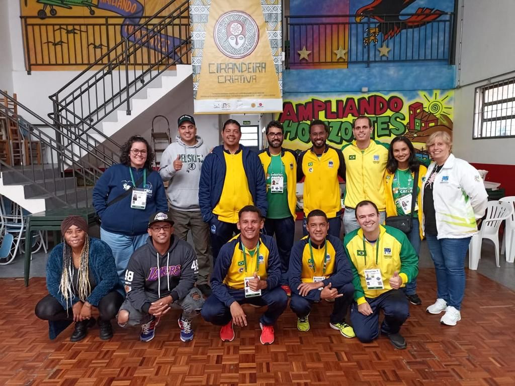 Summer Deaflympics Atletas da CBDS visitam projeto social em Caxias do Sul